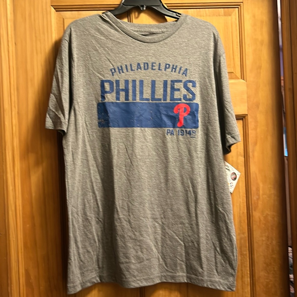 Phillies t shirt men’s size lg